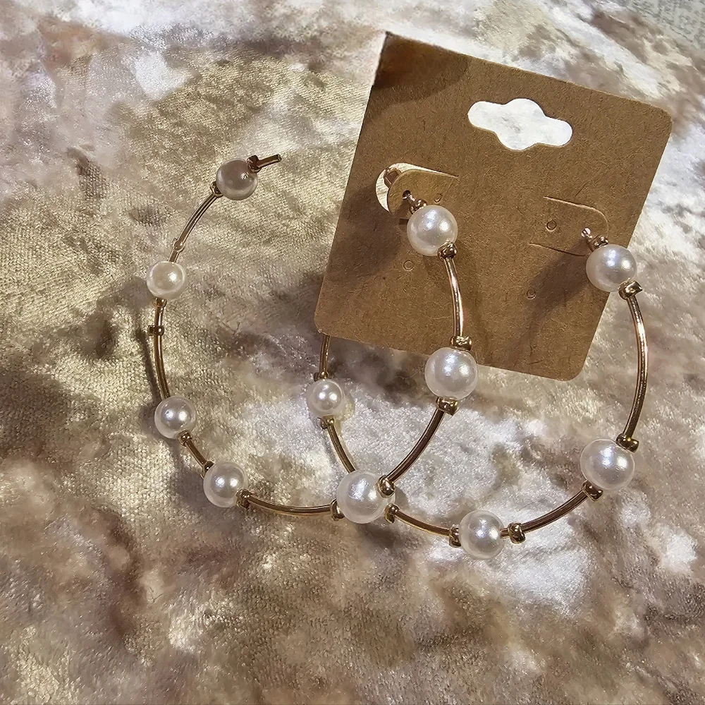 Elegant Gold Pearl Hoop Earrings - Picture 1 of 4